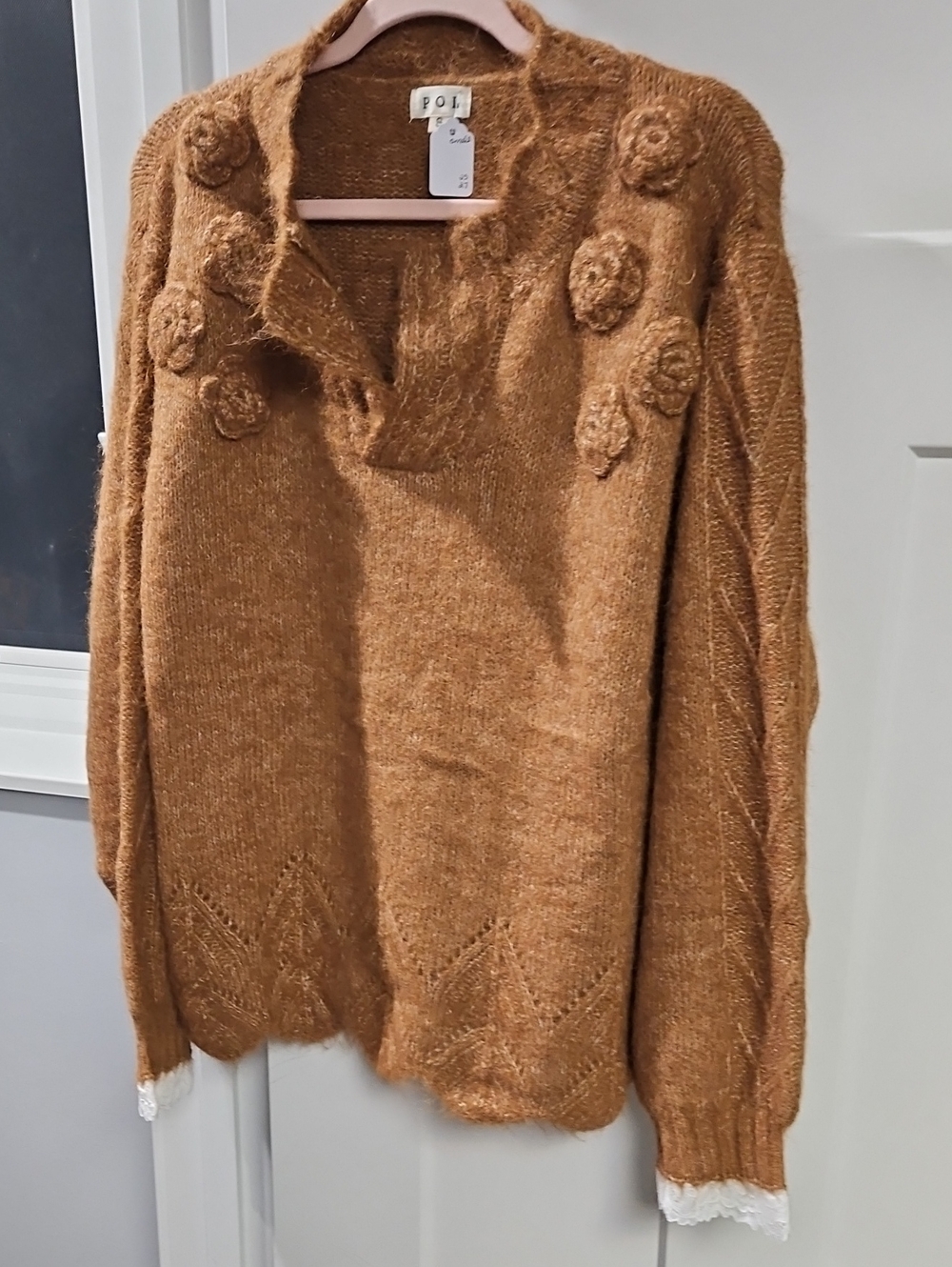 POL Floral Appliqué V-Neck Sweater — Rust